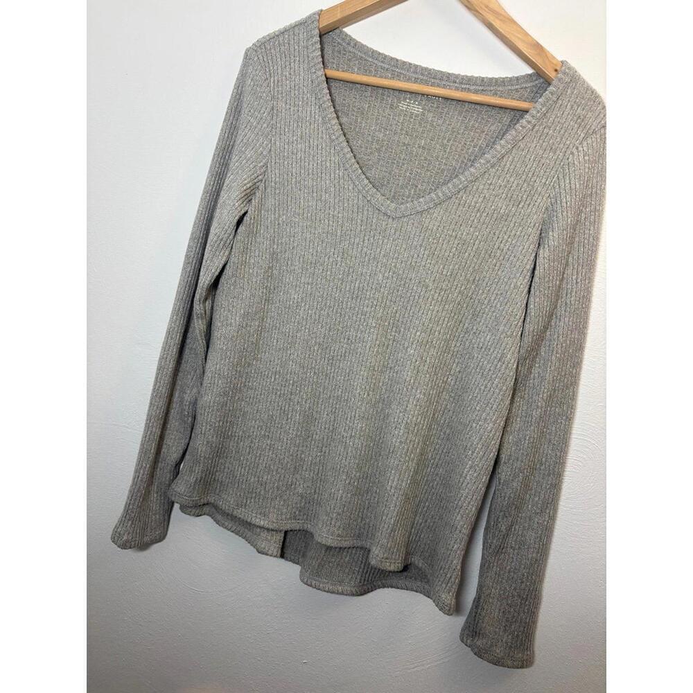 American Eagle Ribbed Soft V-Neck Long Sleeve Top Size Medium - Picture 5 of 7